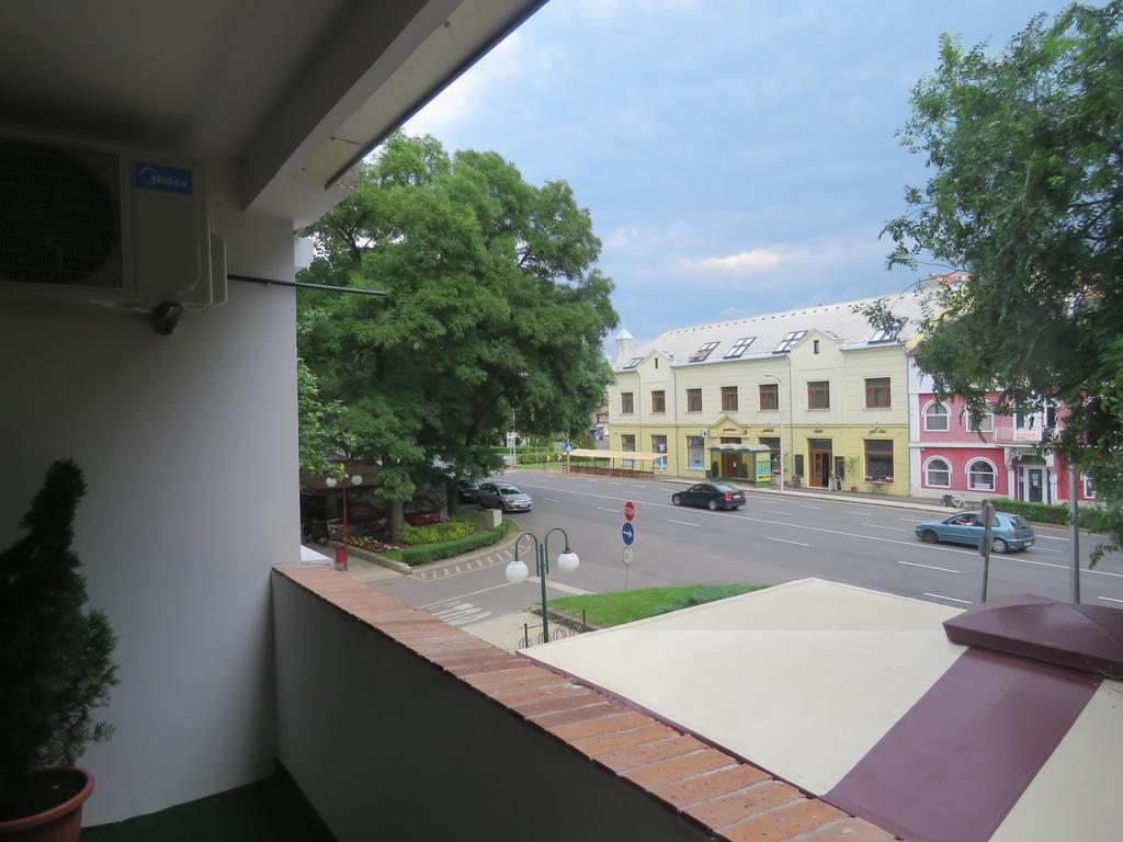 Szofi Apartman Hajdúszoboszló Buitenkant foto